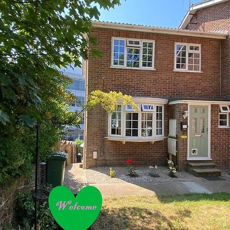 Redhill Town Centre 3 Bed House Near Gatwick Airport, Easy Commute To London Apartment Luaran gambar