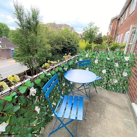 Redhill Town Centre 3 Bed House Near Gatwick Airport, Easy Commute To London Apartment Luaran gambar