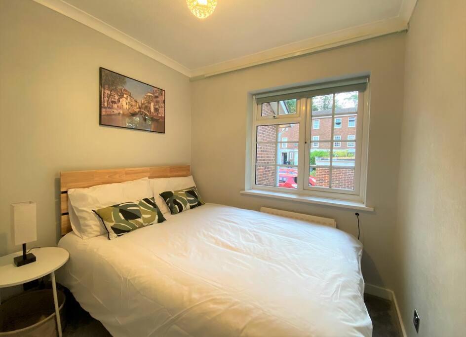 Redhill Town Centre 3 Bed House Near Gatwick Airport, Easy Commute To London Apartment Luaran gambar