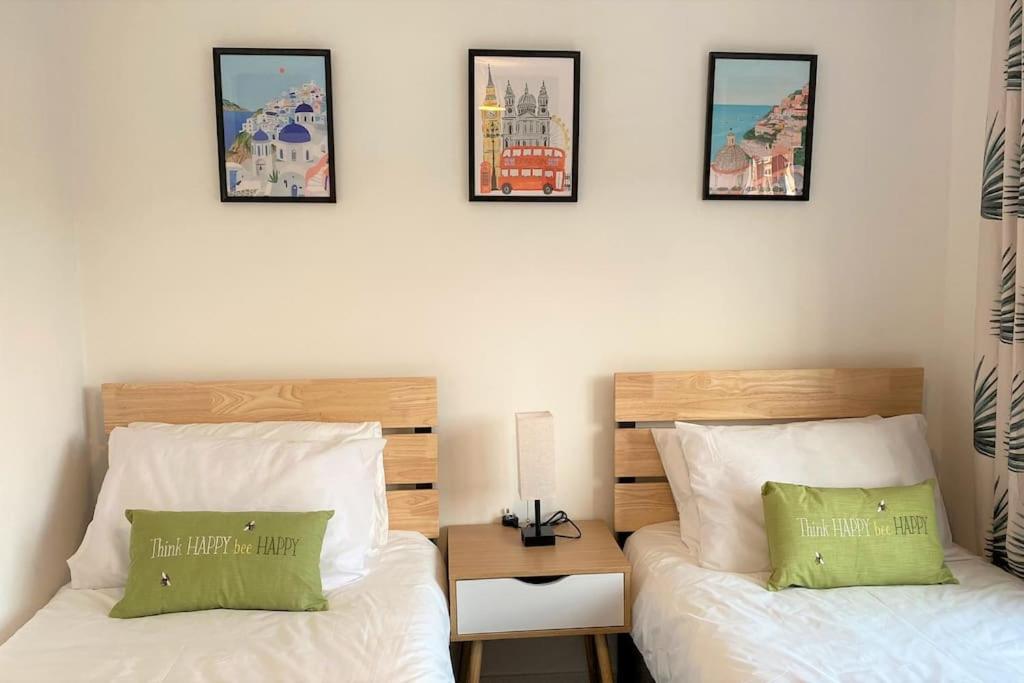 Redhill Town Centre 3 Bed House Near Gatwick Airport, Easy Commute To London Apartment Luaran gambar