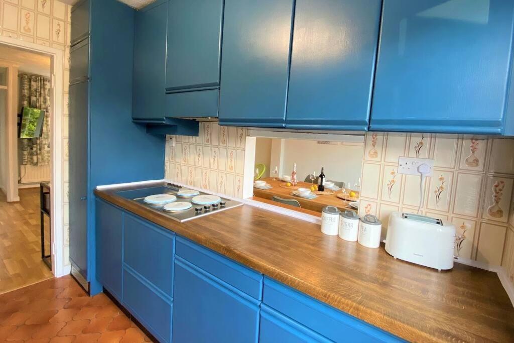 Redhill Town Centre 3 Bed House Near Gatwick Airport, Easy Commute To London Apartment Luaran gambar