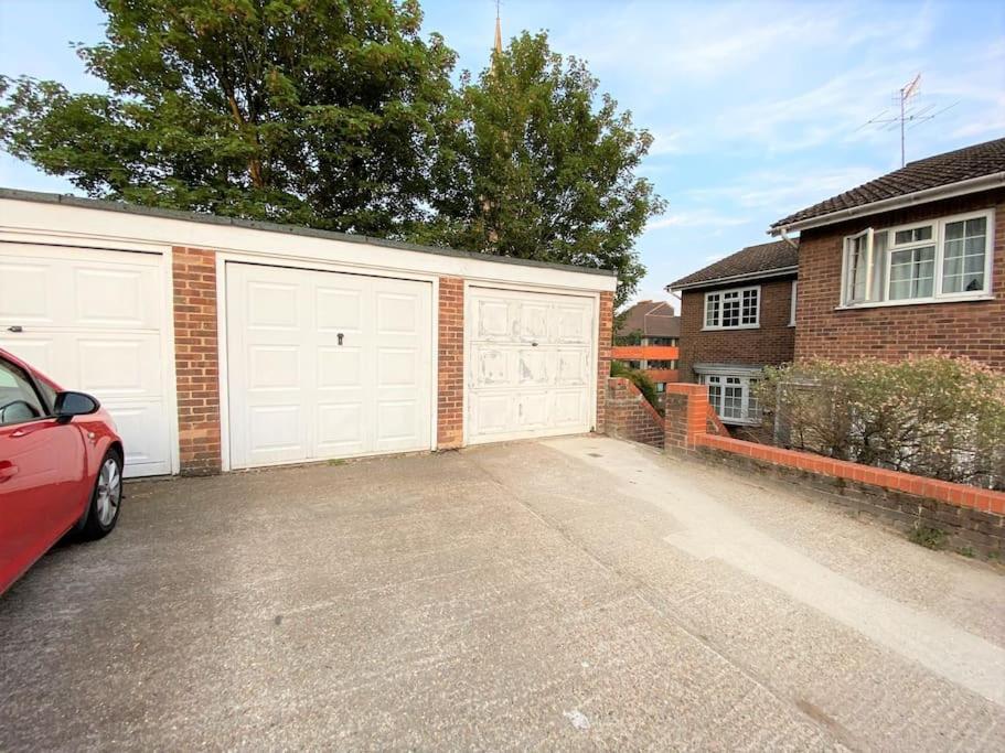 Redhill Town Centre 3 Bed House Near Gatwick Airport, Easy Commute To London Apartment Luaran gambar