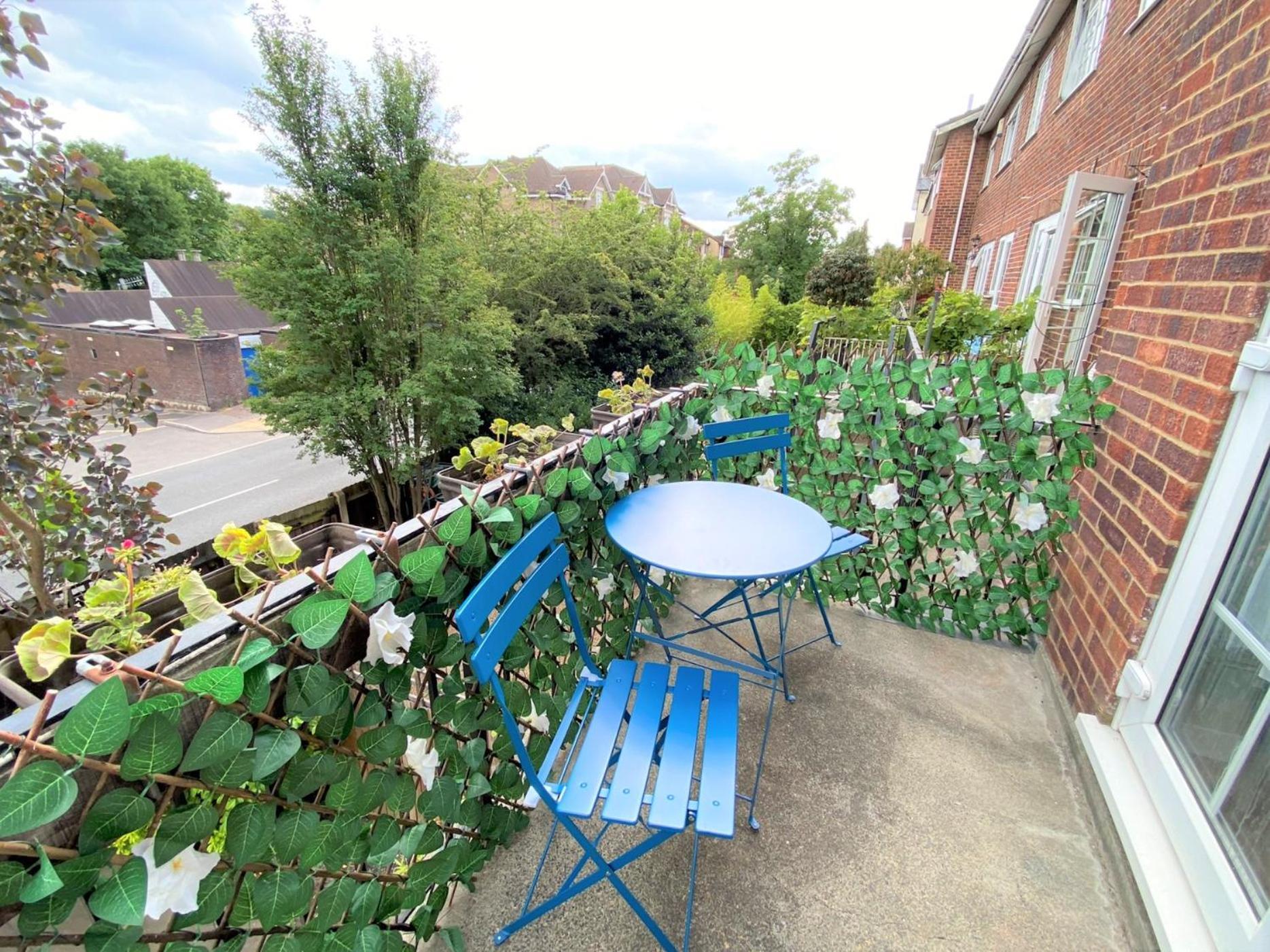 Redhill Town Centre 3 Bed House Near Gatwick Airport, Easy Commute To London Apartment Luaran gambar